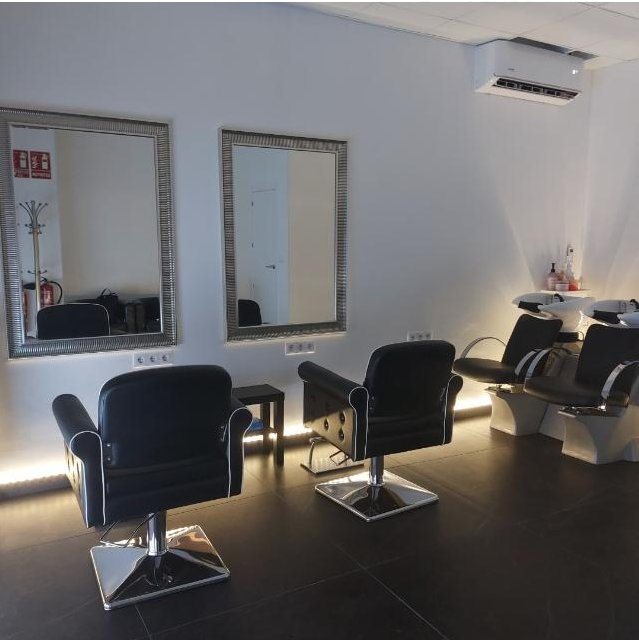 Interior de la peluquería Cendra JYS