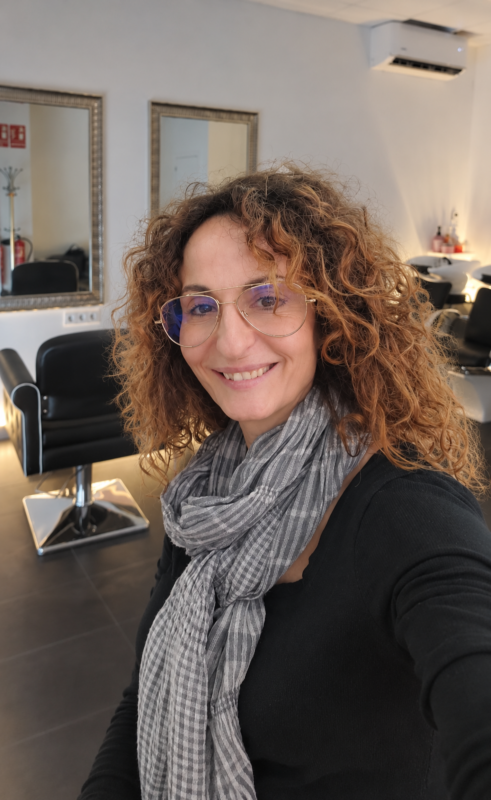 Estilista de Cendra JYS en el salón