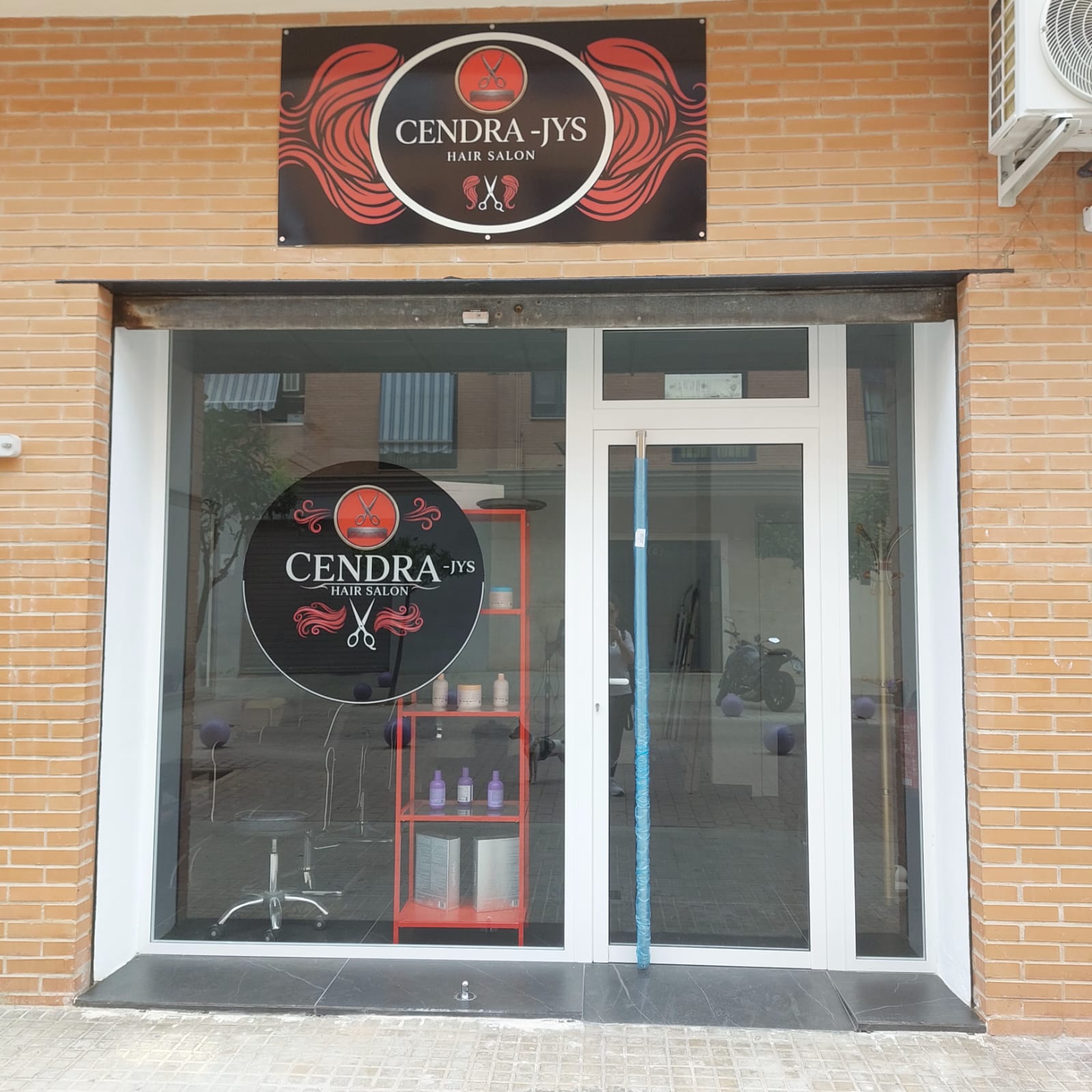 Entrada del estudio Cendra JYS